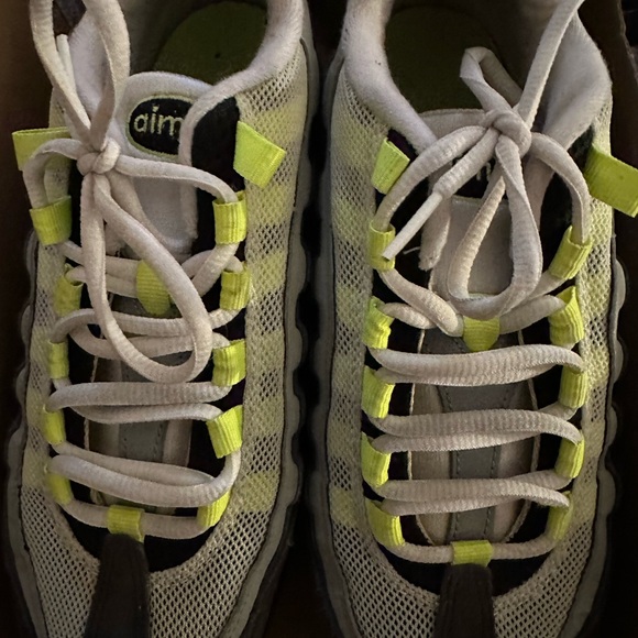 Nike - Picture 4 of 7